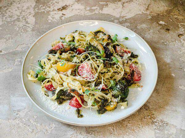 Тепло на Авроре - Паста с овощами и соусом Песто