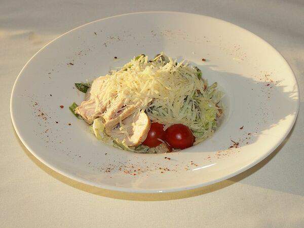 Каравелла - Цезарь c куриным филе