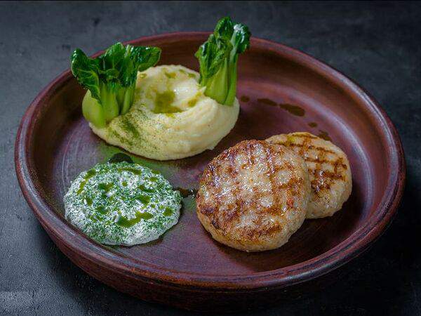 Fish Point - Домашние котлеты из камчатского краба с картофельным пюре