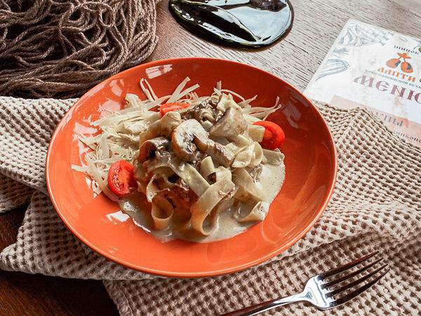 Шинок Лапти - Паста с томленой говядиной и грибами