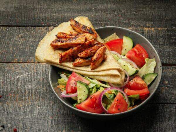 Гравитация - Салат с куриной грудкой гриль