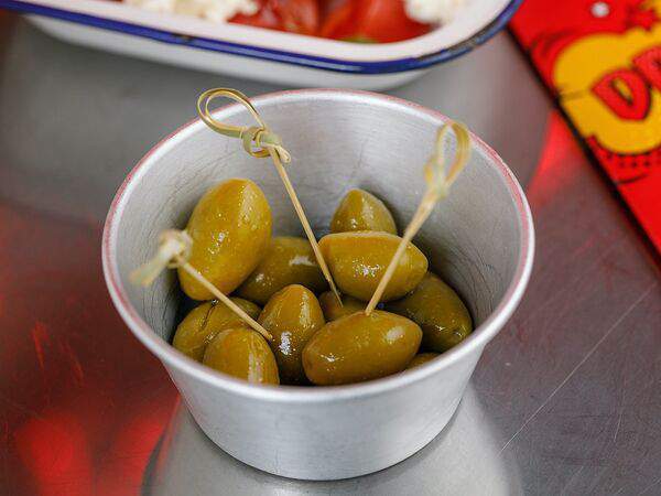 Moo Moo Burgers & Grill - Оливки зеленые