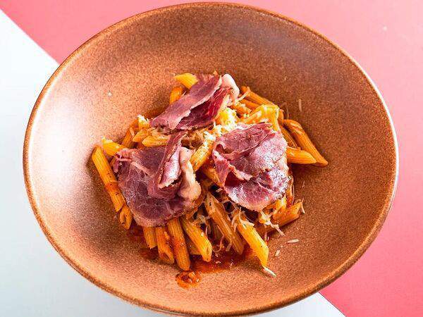 Свет - Пенне Арабьята с пастрами