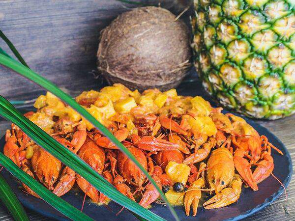 Гости рестопаб - Жареные c кокосовым молоком, ананасом и карри