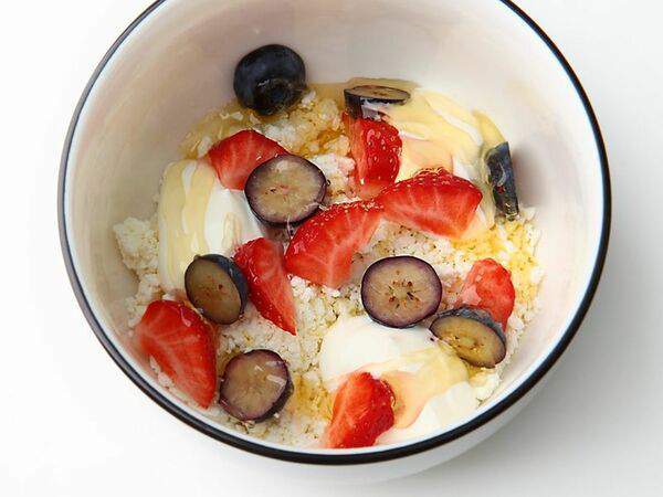 Colors Сafe - Творог со сметаной, медом, ягодами