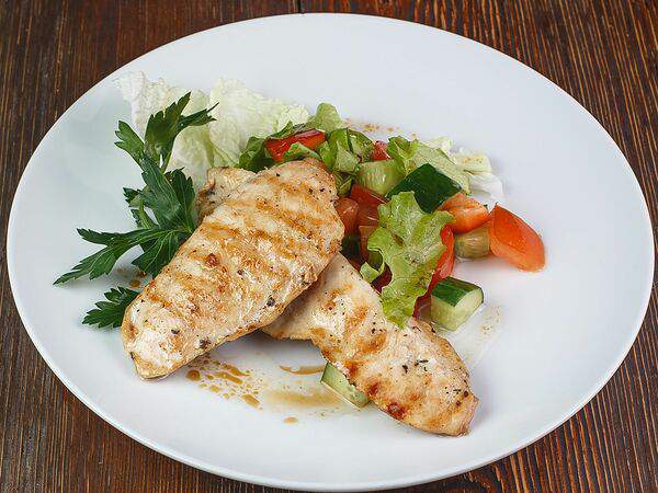 Галушка - Куриная грудка-гриль со свежими овощами