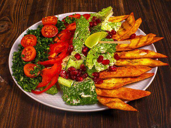 Crazy Brothers - Кобб из овощей с хлебными чипсами