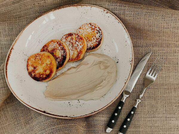 Паб 13 - Сырники с муссом из сгущенки