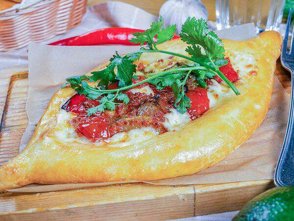 Bazar - Хачапури с Аджапсандалом