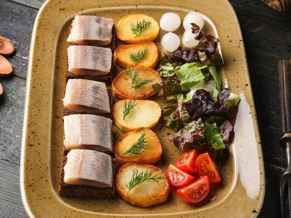 МясУгляс - Спинка сельди с картофелем Барбекю