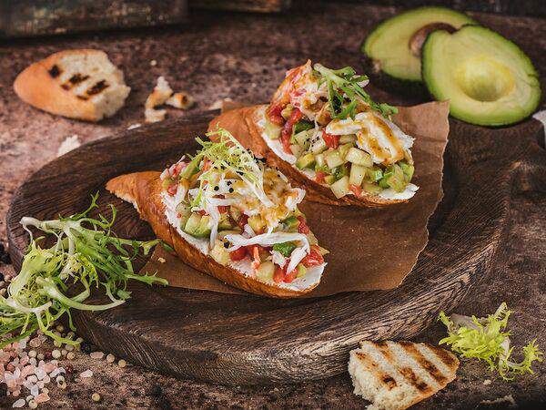 Jesstaurant - Брускетта с камчатским крабом и соусом крем-чиз