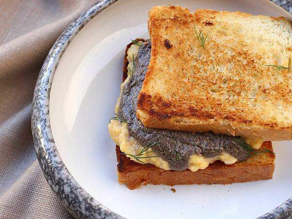 The Odi - Скрембл на бриоши с трюфельным соусом