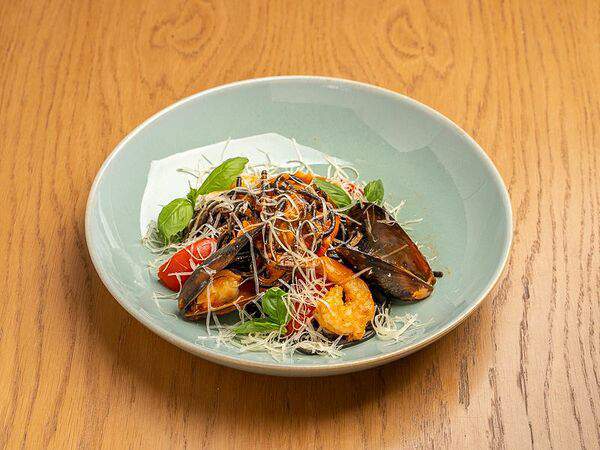 Бруни - Паста с морепродуктами и чернилами каракатицы