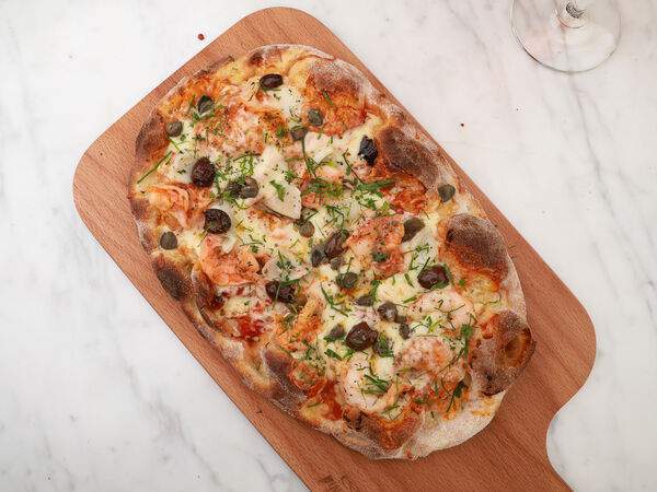 Pinzeria by Bontempi - Пинца с кальмаром и креветками