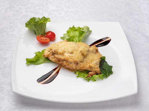 Дубай - Курица под сырно-грибным соусом