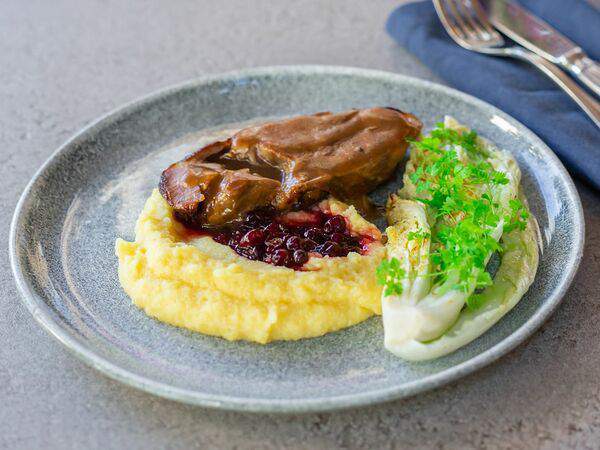 Месье оливье - Молодой ягненок с полентой, пряной клюквой и пекинской капустой