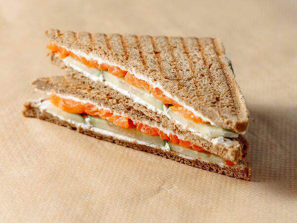 Bradbury coffee - Сэндвич с форелью и творожным сыром