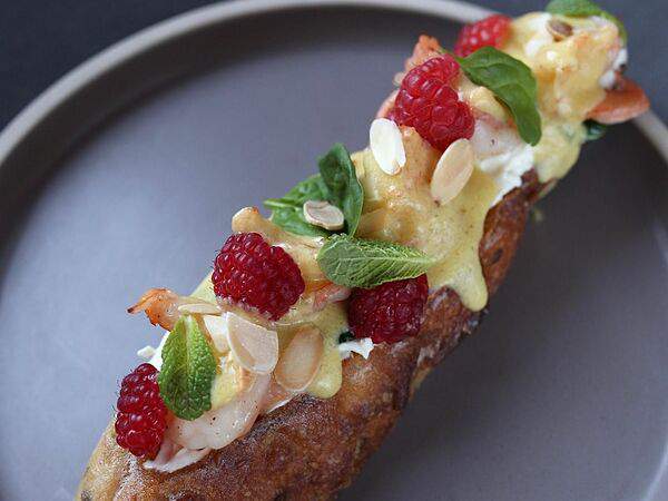 The Odi - Брускетта с тигровыми креветками и малиной