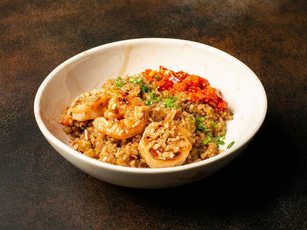 Горячо Азия - Жареный рис с креветками и бобами эдамаме