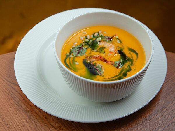 Koza Bistro - Тыквенный суп с креветками и имбирём