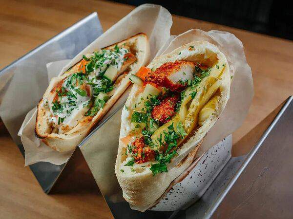 Винзавод - Пита с хрустящим цыпленком и соленым огурцом