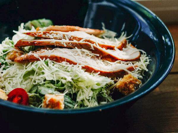 Мясной ресторан Ребро - Салат Цезарь с куриной грудкой