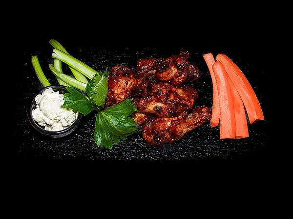 Хата - Куриные крылышки в соусе барбекю