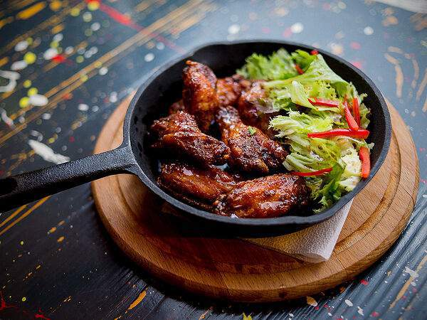 Beefy burgers - Крылышки в соусе чили-сладкий