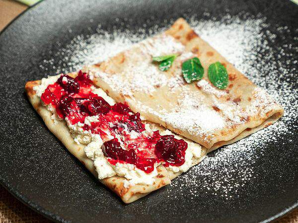 Блинная печка - Блин с творогом и вишней