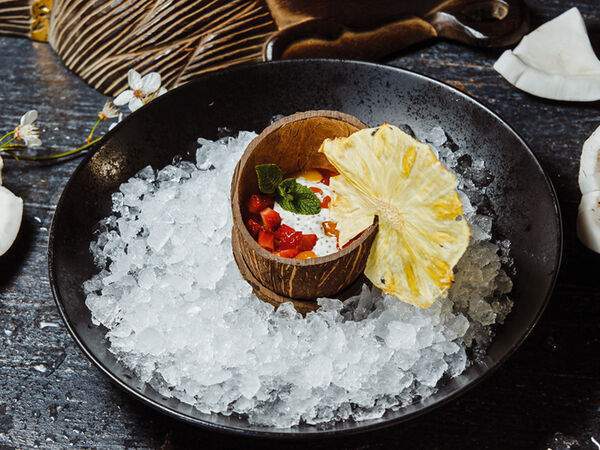 Gray Goose cafe - Кокосовый чиа с кули из манго и маракуйи с икрой из папайи