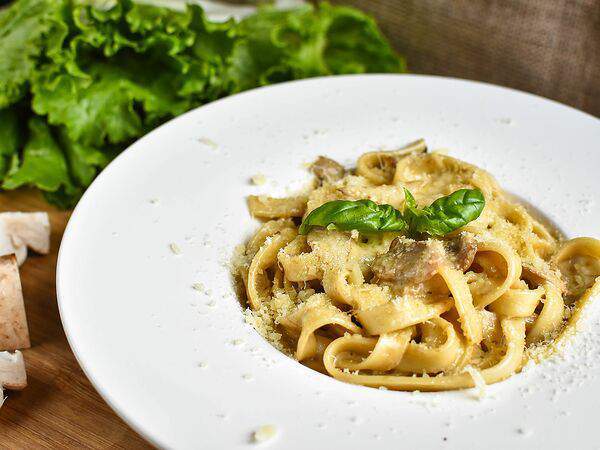 Лопатерия - Феттуччине с грибами