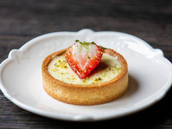 В шоколаде - Минитарт с белым шоколадом и клубникой