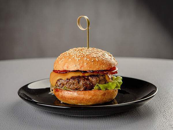 Formula coffee - Бургер классический с картофелем по-деревенски