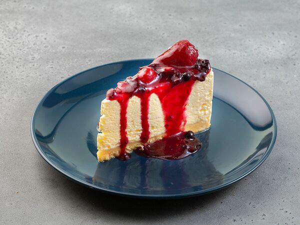 Garden coffee - Творожный торт с ягодным соусом