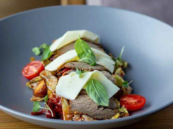 Gagarin Gastro Bar - Салат с ростбифом