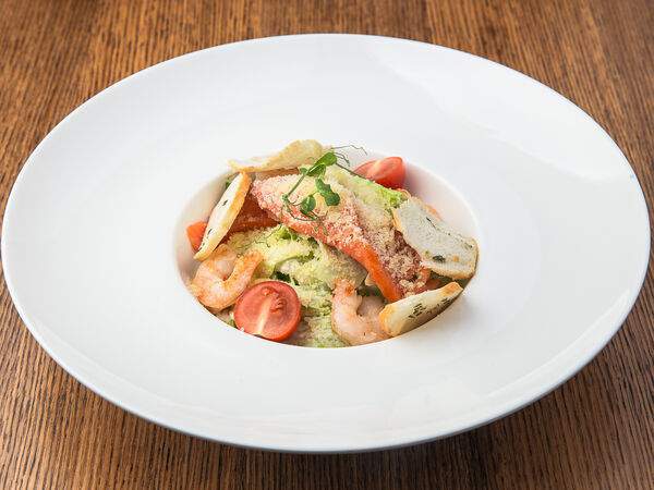 Помидорро - Салат Цезарь с лососем и креветками