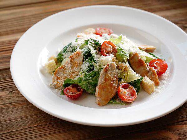 Че? Харчо! - Салат Цезарь с курицей