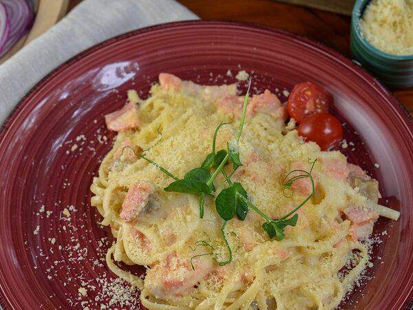 Кофейня 8512 - Mac & Cheese - традиционная паста в сливочно-молочном соусе с лососем