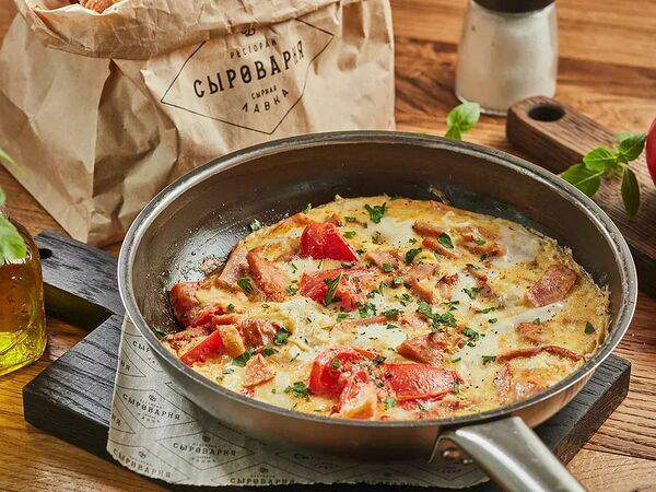 Сыроварня - Омлет с тамбовским окороком и томатами