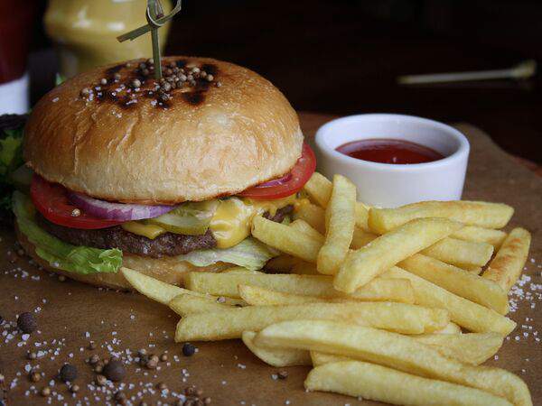 Тринити ирландский паб - Бургер Сочный