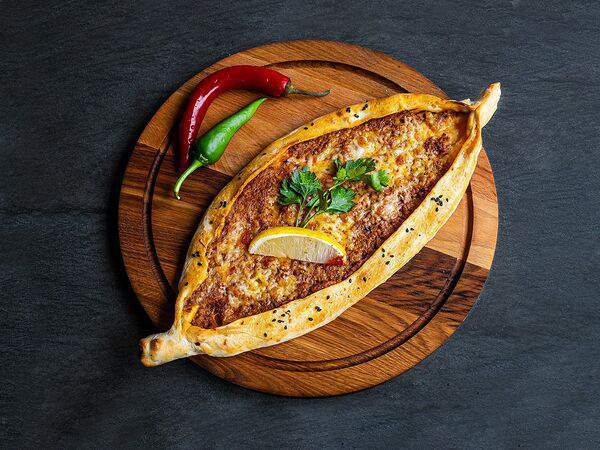 Нуар кебаб - Пиде с мясным фаршем