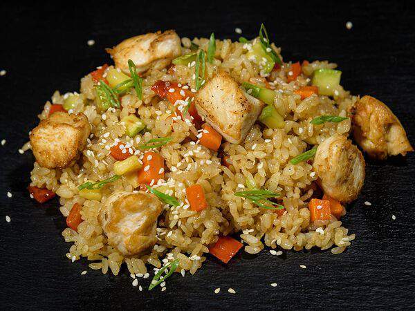 Sushi Life - Вок Чесночный рис с курицей