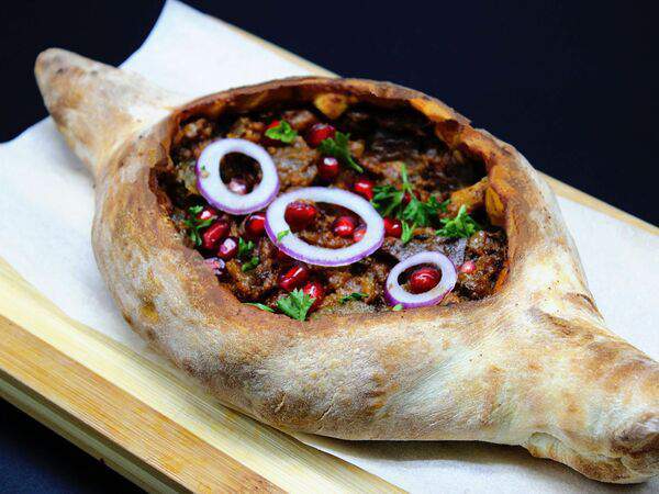 Кафе Хачапуридзе - Хачапури с кучмачи (лодочка)