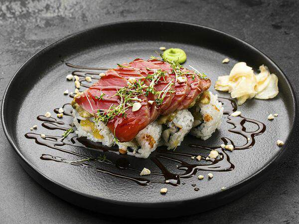 Domo izakaya bar - Татаки ролл с тунцом