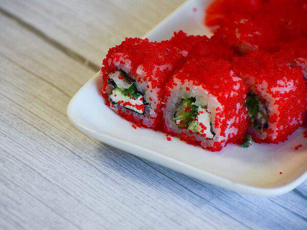 Лайвер - Ролл с угрем и чукой