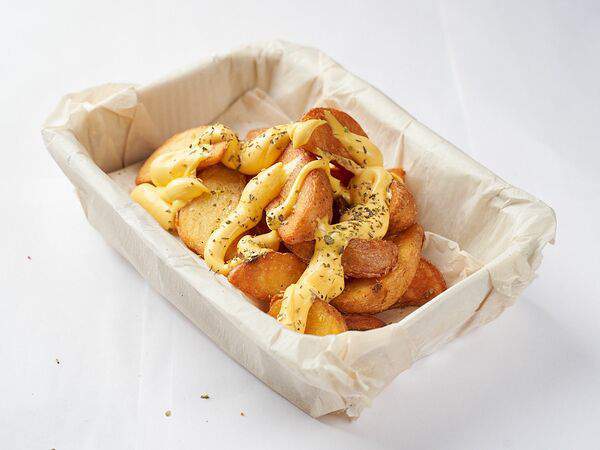 Пицца №1 - Картофель по-деревенски с сырным соусом и итальянскими травами