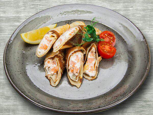 Лаврушка - Блинчики с лососем и творожным сыром