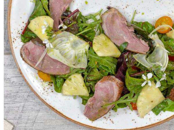 Infinity - Салат с утиной грудкой и тропическим соусом