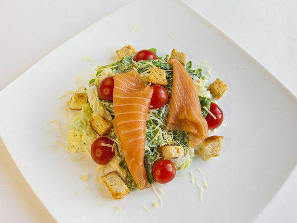 Оками - Цезарь с лососем