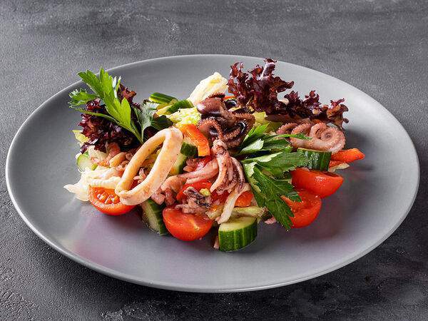 Гамарджоба - Овощной салат с морепродуктами